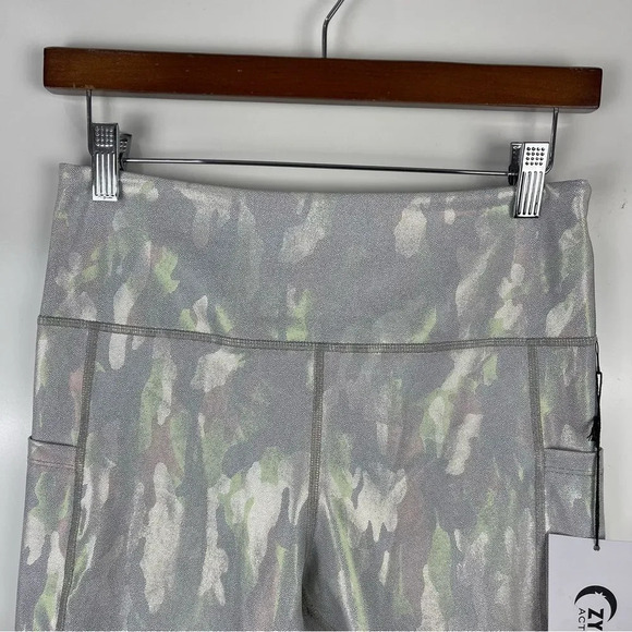 NEW ZYIA Metallic Silver Camo Pocket Light n Tight High Rise Capri Leggings 8-10 - Picture 2 of 10